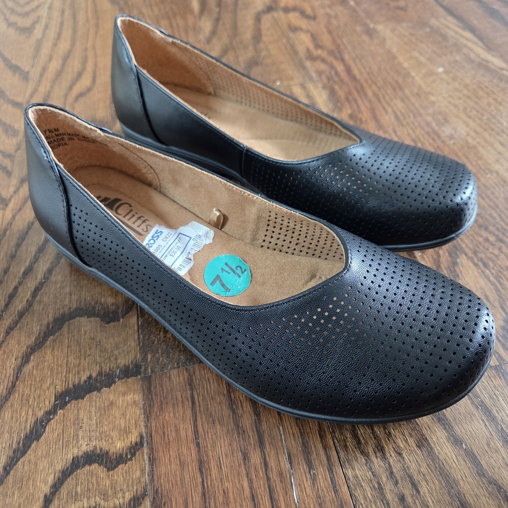 Cliffs by White Mountain Women's Black Flats